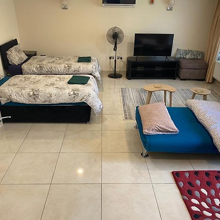 Studio Flat Gants Hill With Free Parking Redbridge Bagian luar foto