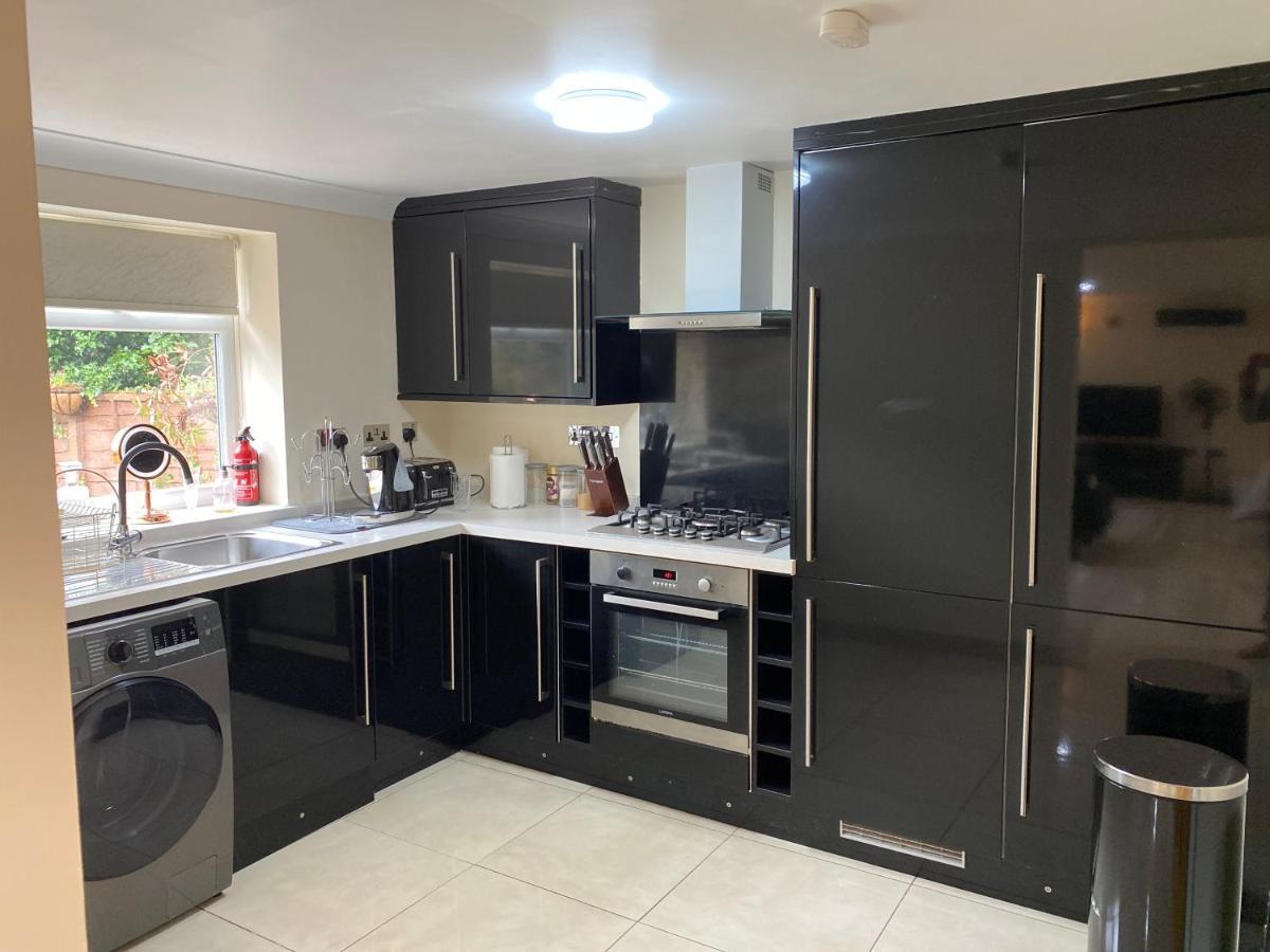Studio Flat Gants Hill With Free Parking Redbridge Bagian luar foto