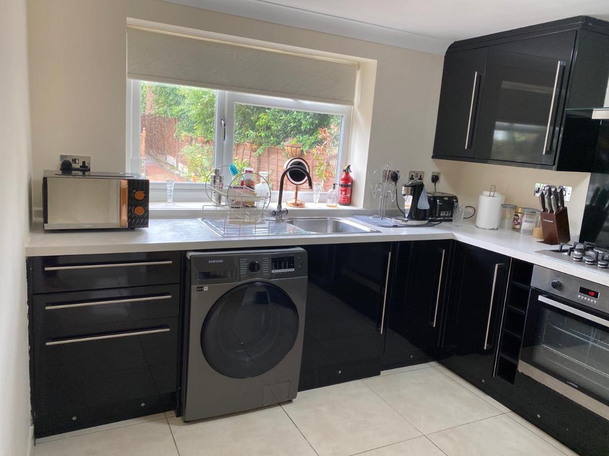Studio Flat Gants Hill With Free Parking Redbridge Bagian luar foto